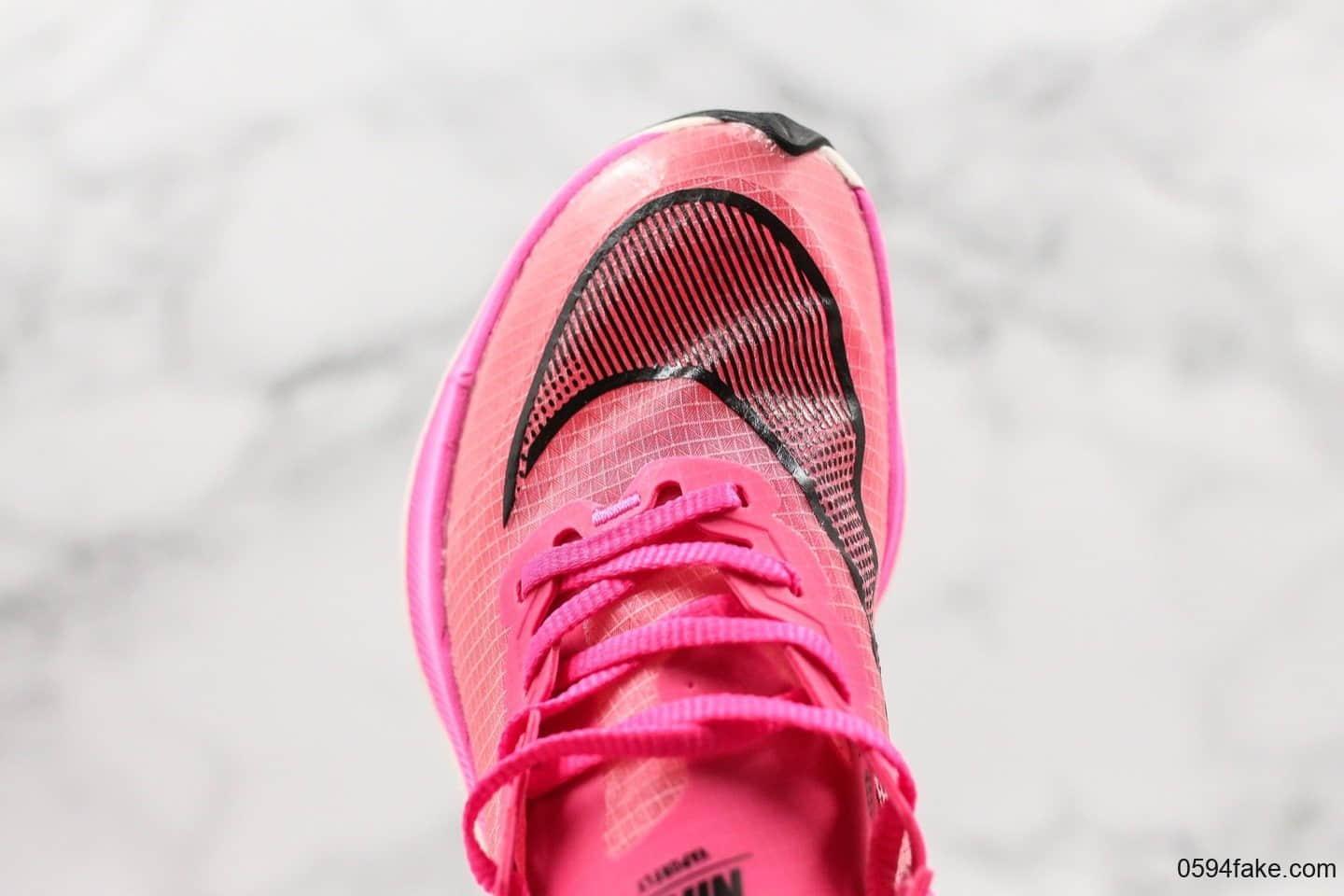 耐克Nike ZoomX Vaporfly Next%公司级版本轻量化登月马拉松跑鞋内置气垫原档案数据开发 货号：AO4568-105