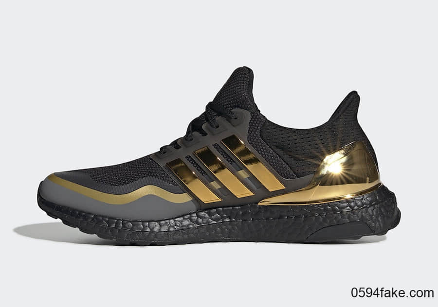 全新adidas Ultra Boost曝光！黑金配色气质非凡！ 货号：EG8102