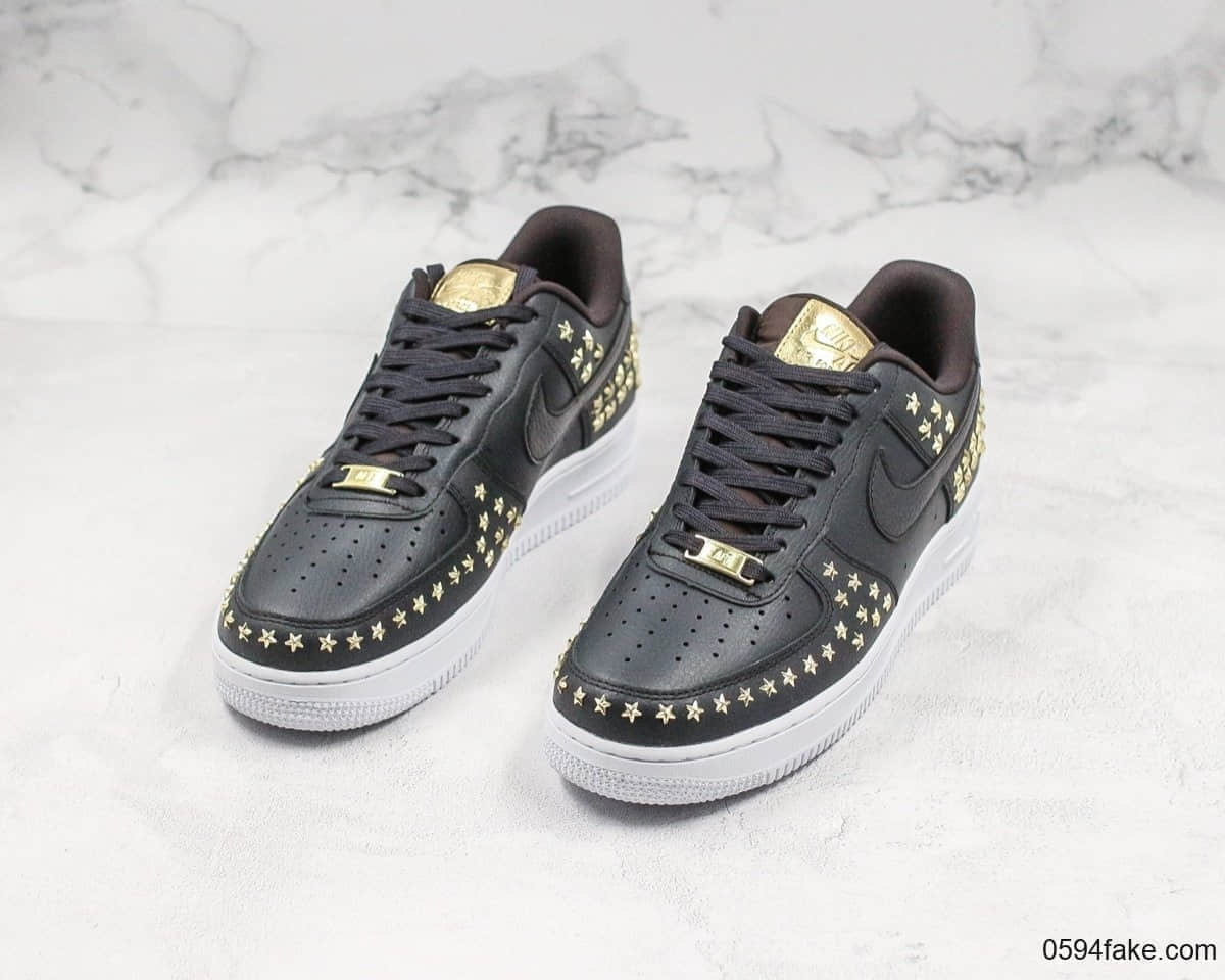 耐克Nike Air Force 1“Stars Pack”空军一号金属铆钉休闲运动板鞋公司级带半码高规格荔枝纹皮革 货号：AR0639-100