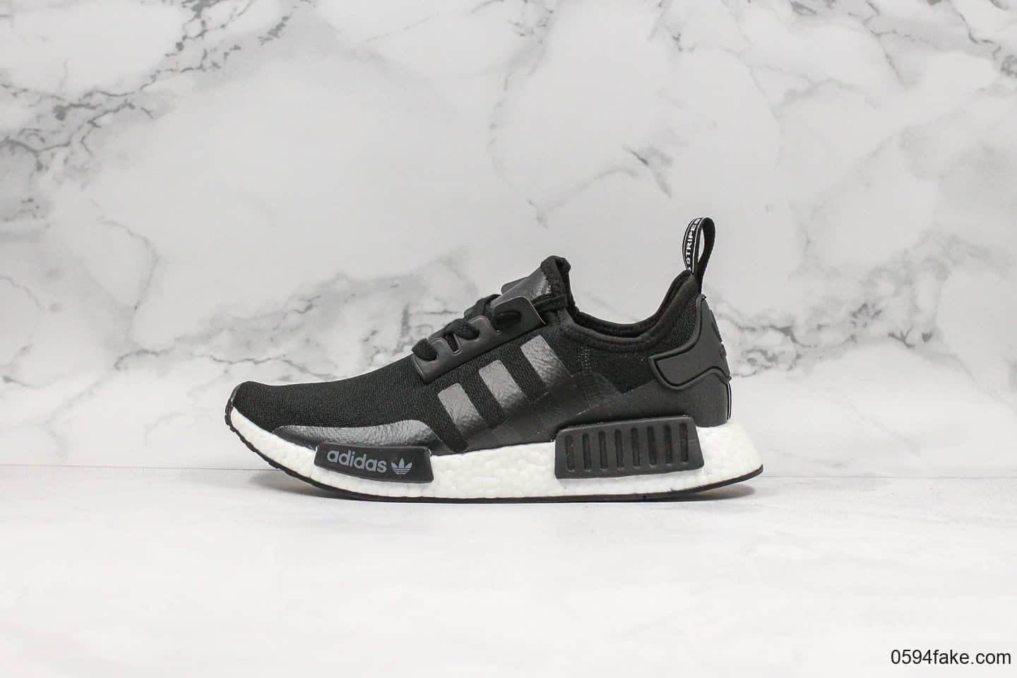 阿迪达斯adidas NMD R1 Logo黑白真标带半码休闲运动慢跑鞋Boost原料高密度弹性针织