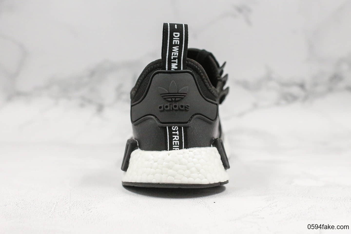 阿迪达斯adidas NMD R1 Logo黑白真标带半码休闲运动慢跑鞋Boost原料高密度弹性针织