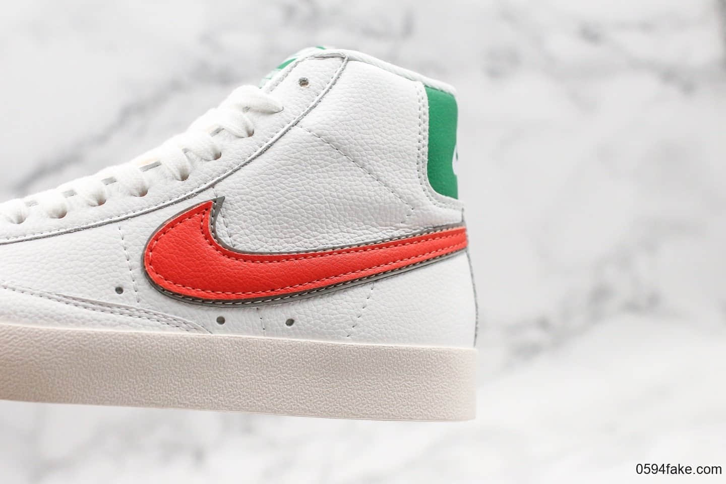 耐克Nike Blazer Mid 1977 Vintage“Hawkins High”怪奇物语联名开拓者限定配色白绿红休闲板鞋公司级带半码 加绒内里全头层皮料打造 货号：CJ6101-100