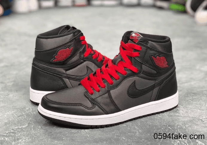 Air Jordan 1“ Black Satin”释出最新实物图！看完你心动了吗？ 货号：555088-060