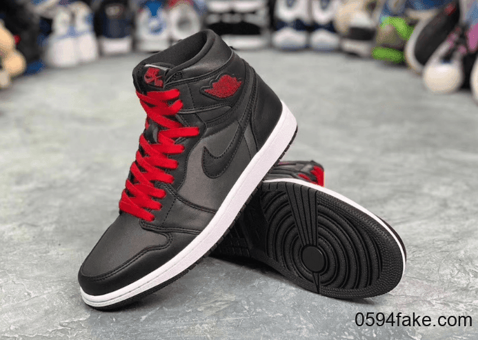 Air Jordan 1“ Black Satin”释出最新实物图！看完你心动了吗？ 货号：555088-060