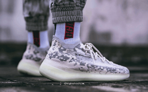 Yeezy Boost 380“ Alien”释出最新实物图和上脚美照！好看到发出土拨鼠尖叫！ 货号：FB6878