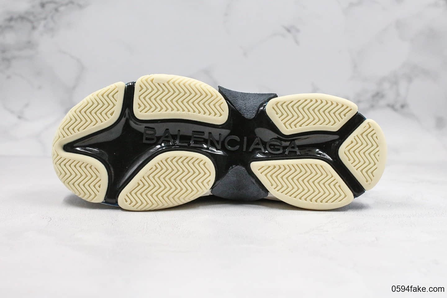 巴黎世家Balenciaga Triple S纯原版本复古老爹鞋正确八层组合大底鞋底LOGO区别市面通货版本
