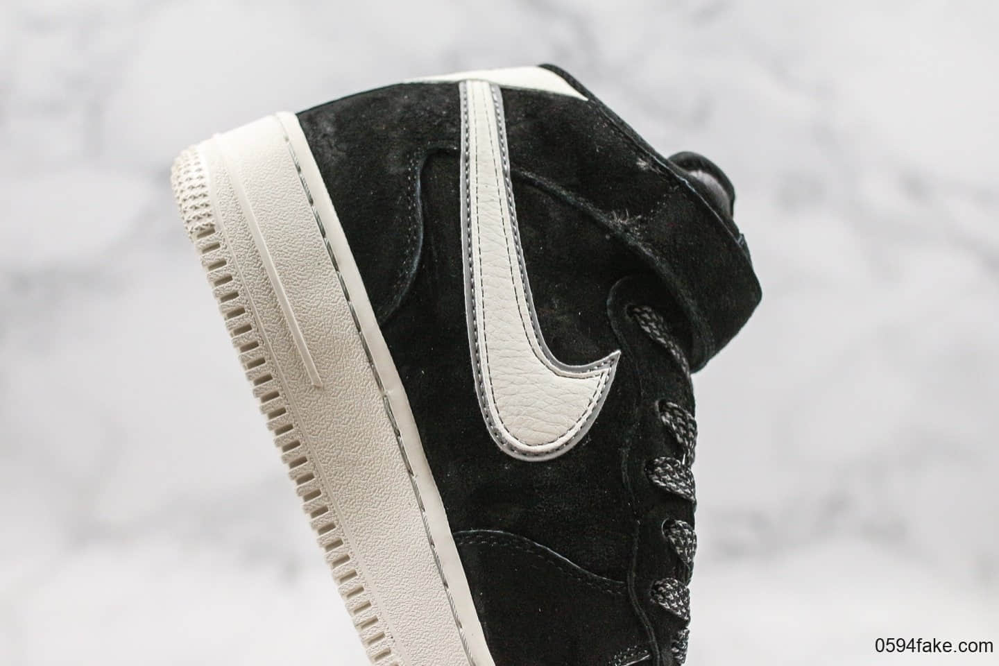 耐克Nike Air Force 1 Mid ’07纯原版本3M反光中帮空军一号黑满天星配色内置全掌sole气垫原盒原标原厂钢印 货号：AA1118-009