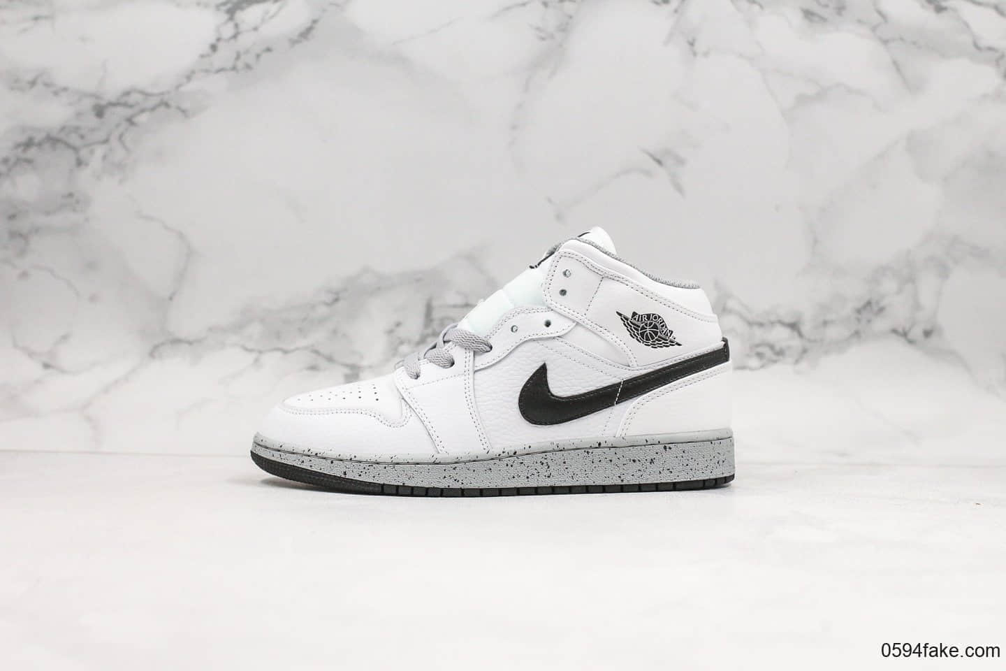 乔丹Air Jordan 1 Mid公司级版本AJ1白水泥配色原盒原标原楦头纸板打造乔丹实战篮球鞋 货号：554725-115