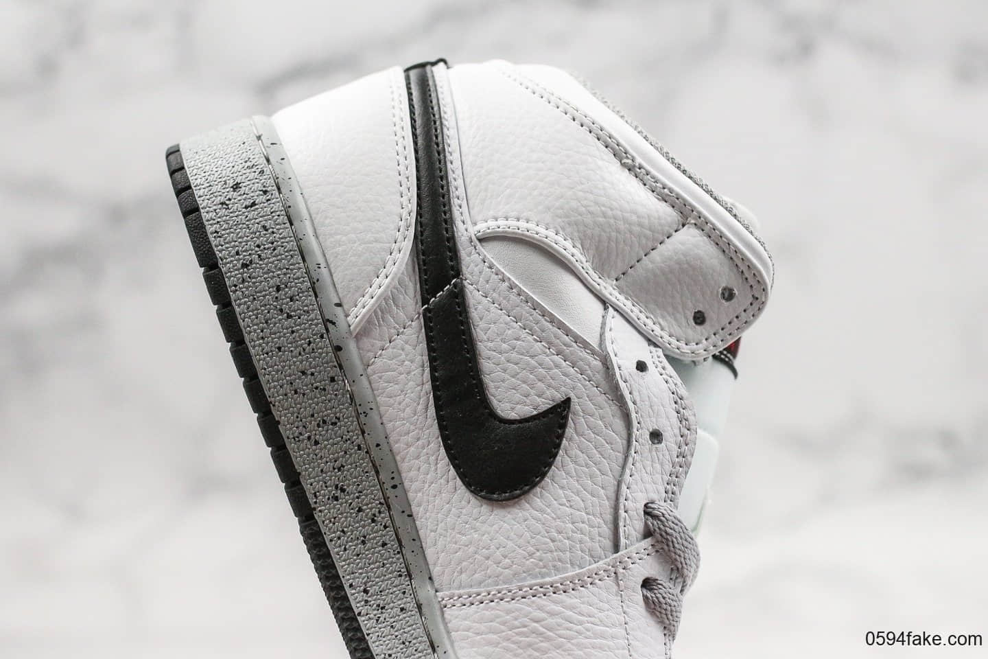 乔丹Air Jordan 1 Mid公司级版本AJ1白水泥配色原盒原标原楦头纸板打造乔丹实战篮球鞋 货号：554725-115