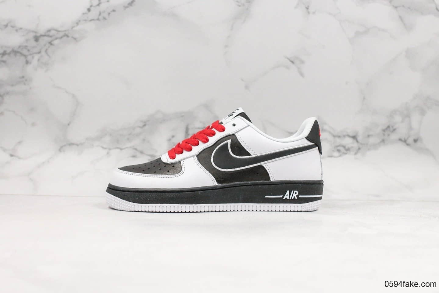 耐克Nike Air Force 1 Mid '07公司级版本低帮空军一号白黑红熊猫拼接内置原厂气垫官方同步RFID芯片原档案数据开发 货号：AQ3776-990