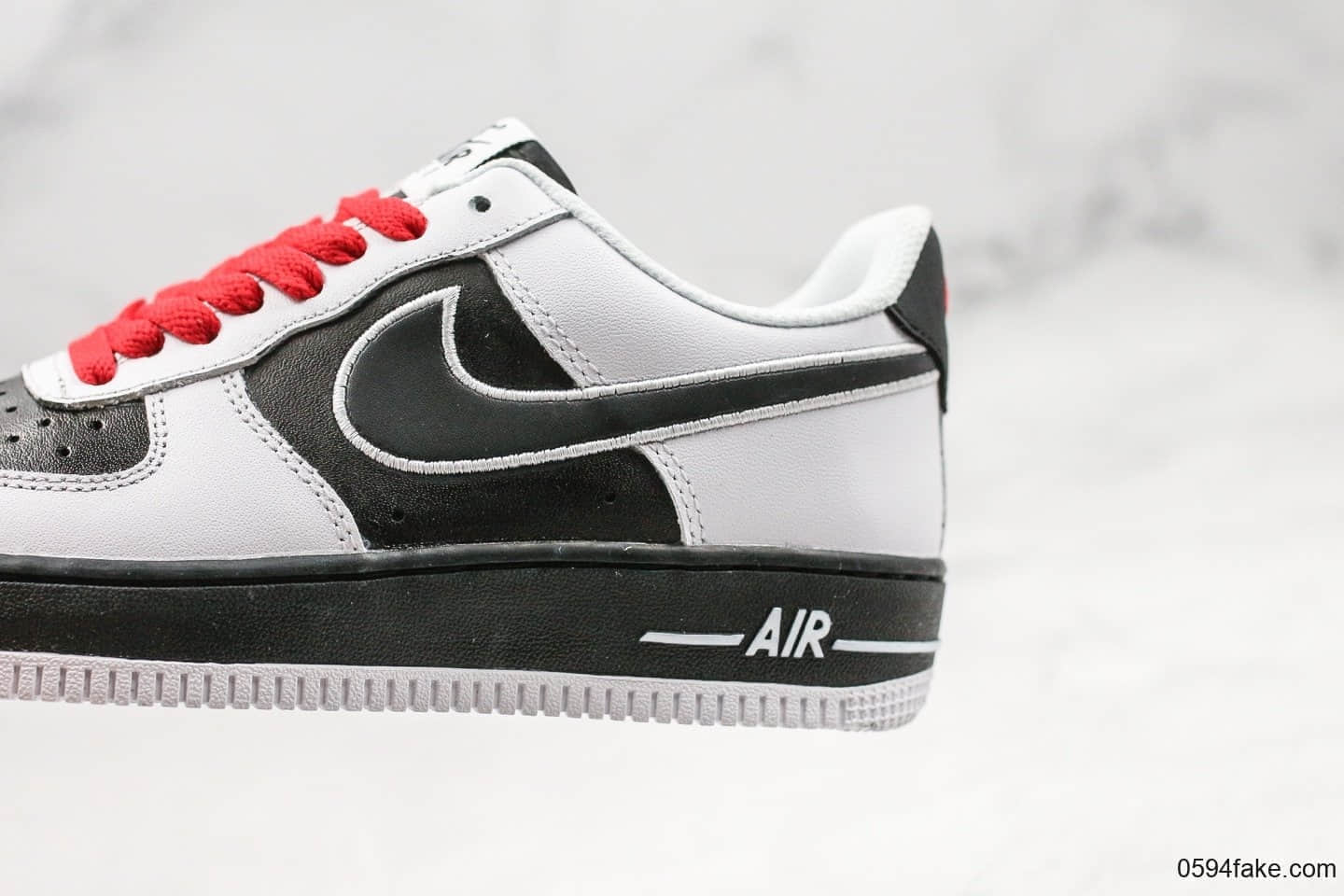 耐克Nike Air Force 1 Mid '07公司级版本低帮空军一号白黑红熊猫拼接内置原厂气垫官方同步RFID芯片原档案数据开发 货号：AQ3776-990