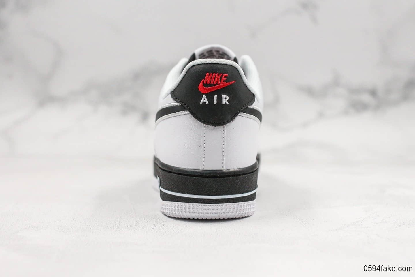 耐克Nike Air Force 1 Mid '07公司级版本低帮空军一号白黑红熊猫拼接内置原厂气垫官方同步RFID芯片原档案数据开发 货号：AQ3776-990