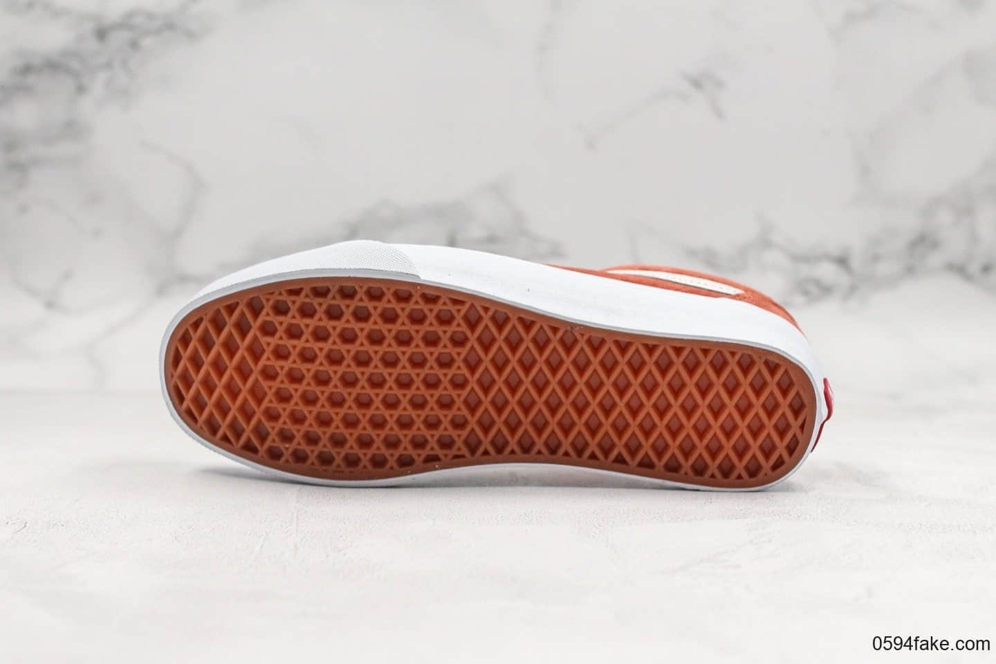 万斯Vans Old Skool低帮翻毛皮硫化板鞋红色公司级版本鞋身采用优质麂皮