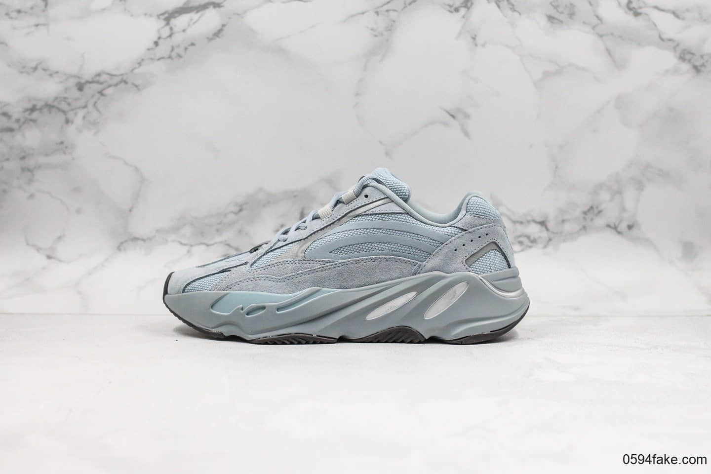 阿迪达斯Adidas Yeezy Boost 700V2 Hospital Blue纯原版本椰子700医院蓝配色原鞋开模打造真巴斯夫原底独家私模 货号：FV8424