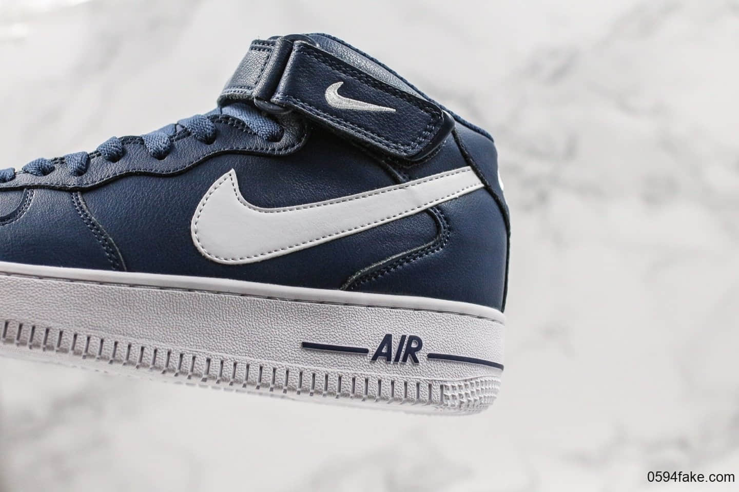 耐克Nike Air Force 1 Mid纯原版本中帮空军一号蓝白色定制原材料原鞋打版开模内置全掌气垫 货号：CK4370-400