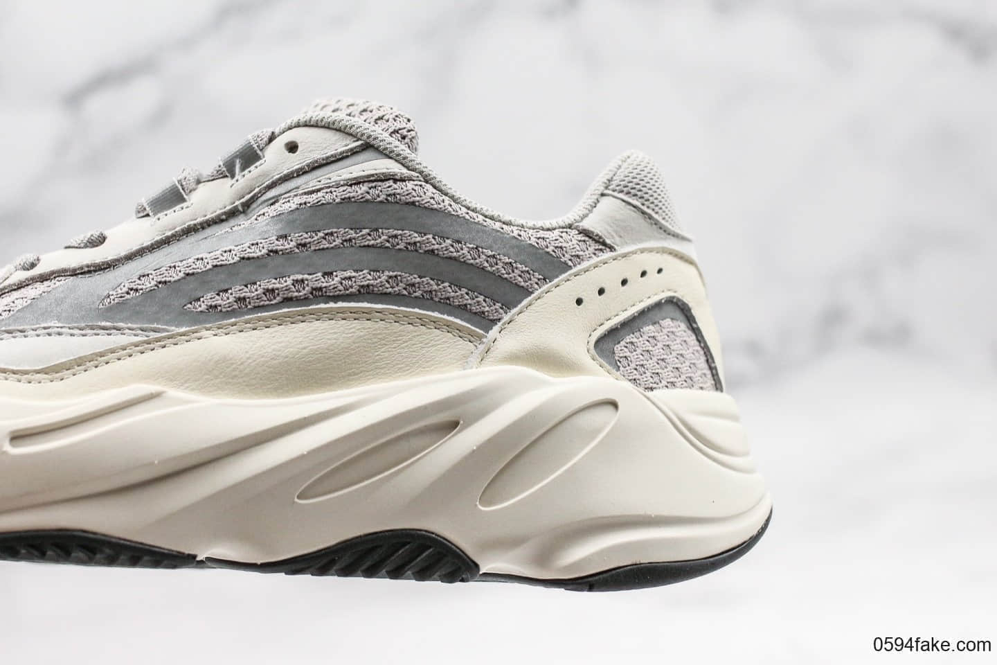 阿迪达斯Adidas Originals Yeezy Boost 700V2 Static椰子700白灰ZG纯原版全掌原厂巴斯夫大底进口贝利原厂皮料低趴姿态老爹鞋 货号：EF2829