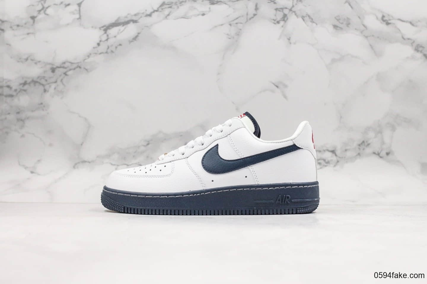 耐克Nike Air Force 1'07 Low纯原版本USA美国国旗白蓝低帮空军一号区别市面旧版本鞋型原盒配件中底带钢印 货号：CK5718-100