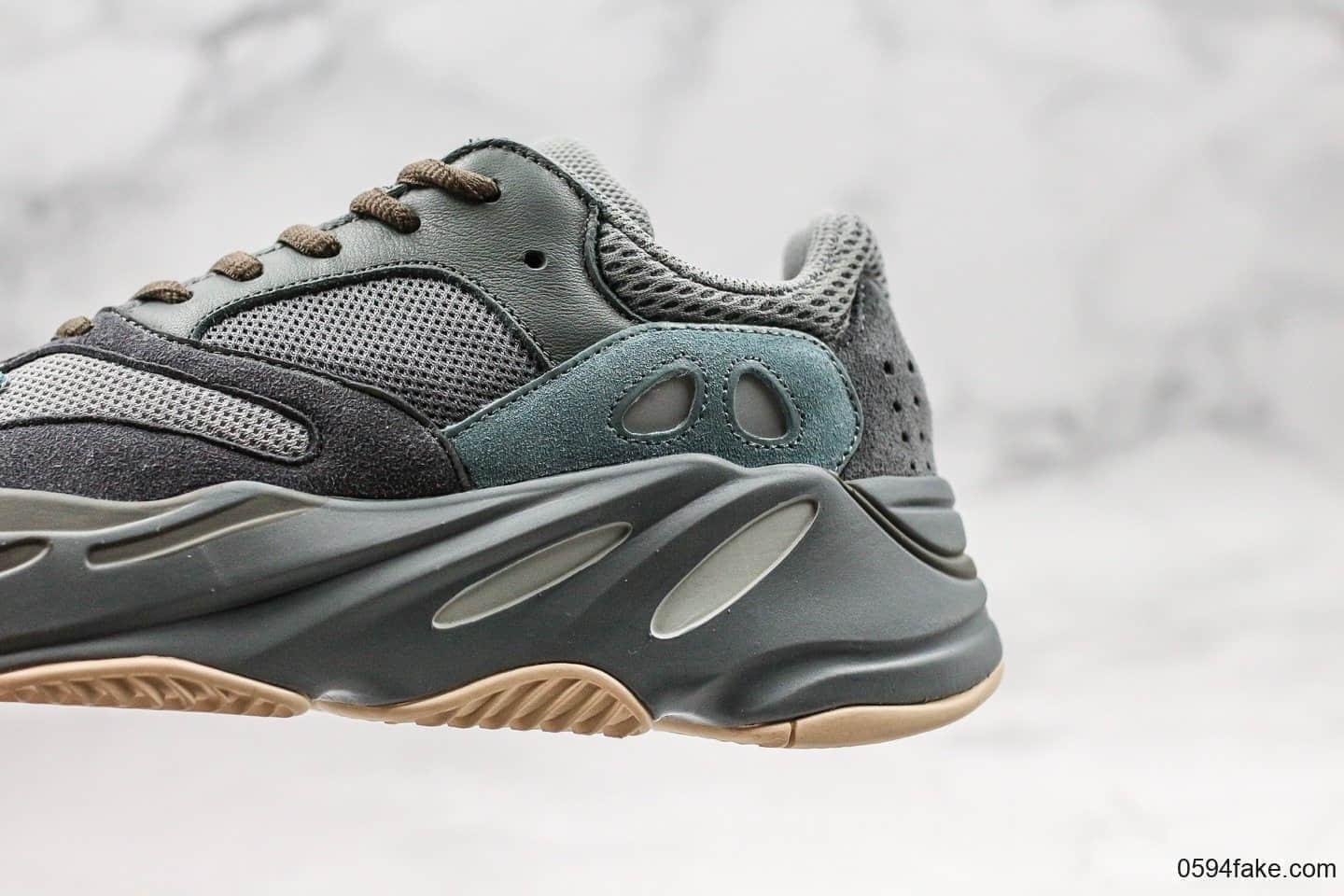 阿迪达斯adidas Yeezy Boost 700 Teal Blue纯原金标版本椰子700全新配色原厂巴斯夫中底网布搭配麂皮鞋面原档案数据开发复古老爹鞋 货号：FW2499