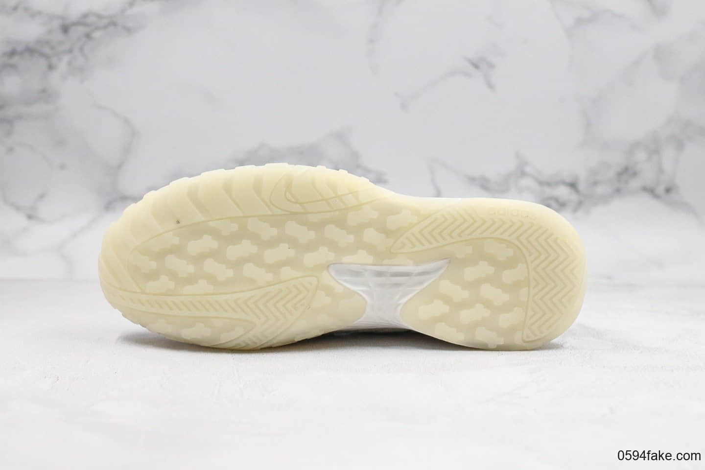 阿迪达斯adidas streetball“小椰子700”复古老爹鞋白色纯原目前市面最高版本杜绝磨脚 货号：EG2992
