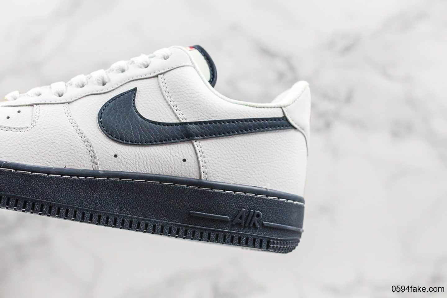 耐克Nike Air Force 1'07 Low纯原版本USA美国国旗白蓝低帮空军一号区别市面旧版本鞋型原盒配件中底带钢印 货号：CK5718-100