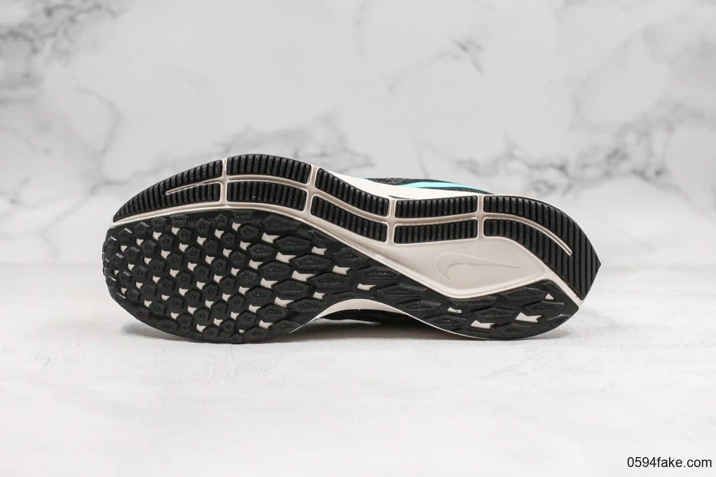 耐克Nike Air Zoom Pegasus 36纯原版本登月36代网面透气跑步鞋采用动态支撑原档案数据开发 货号：AQ2203-010