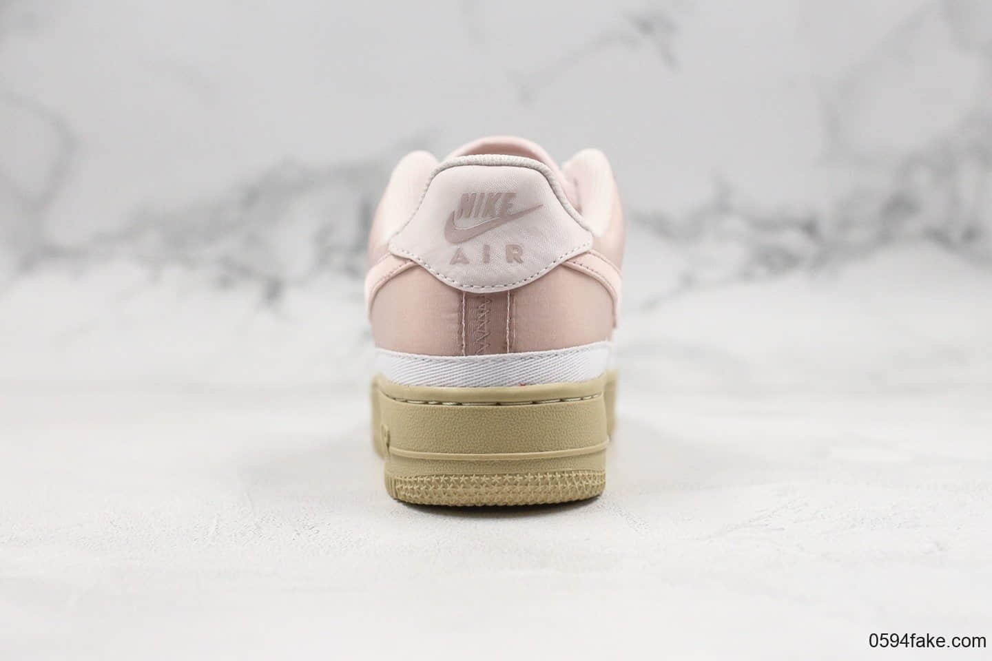 耐克Nike Air Force 1 07 SE纯原版本低帮空军丝绸樱花粉内置全掌气垫全新鞋面材质区别市面通货版本 货号：AA0287-604