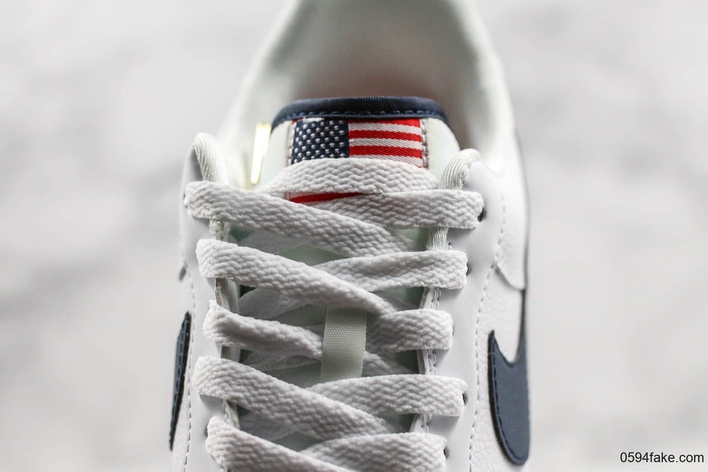 耐克Nike Air Force 1'07 Low纯原版本USA美国国旗白蓝低帮空军一号区别市面旧版本鞋型原盒配件中底带钢印 货号：CK5718-100