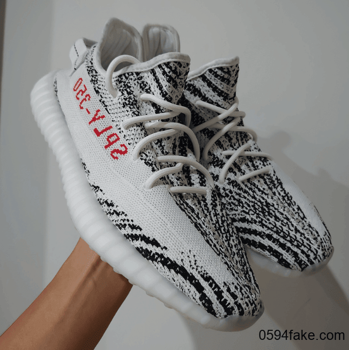 白斑马 Yeezy 350 V2又卷土重来了！上次没买的小伙伴有福了！ 货号：CP9654