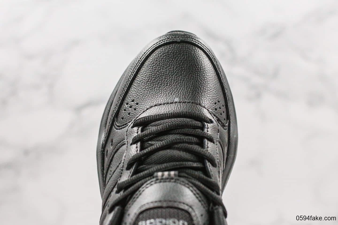 阿迪达斯Adidas Men's Strutter Running Shoes公司级版本三叶草新款轻便老爹鞋黑色头层皮革鞋面原盒原标 货号：EG2656