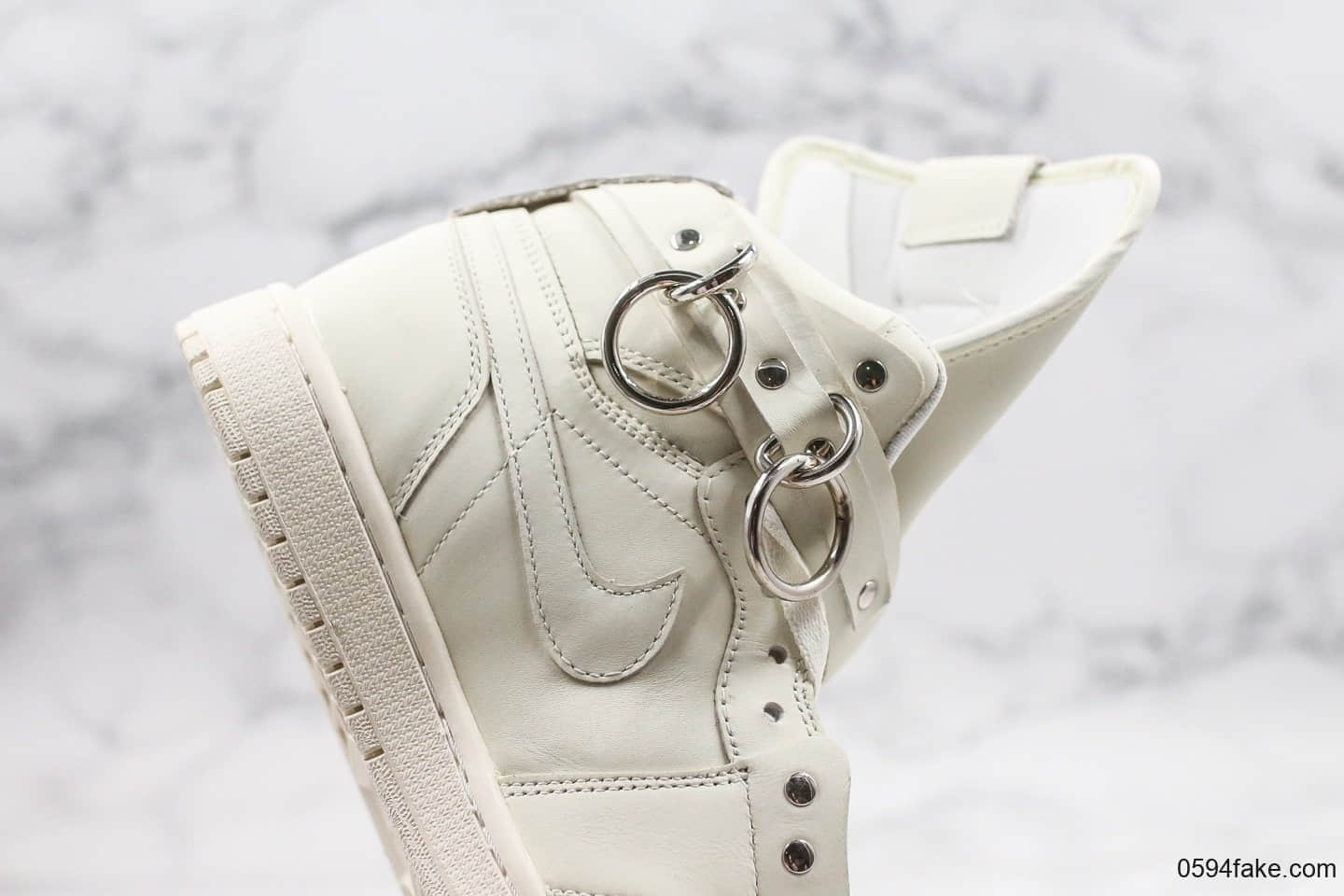 乔丹Air Jordan 1 x Comme Des Garçons Homme Plus纯原版本巴黎联名款米白配色高帮金属扣AJ1独家实拍首发全鞋身进口原厂头层皮料 货号：CN5738-100