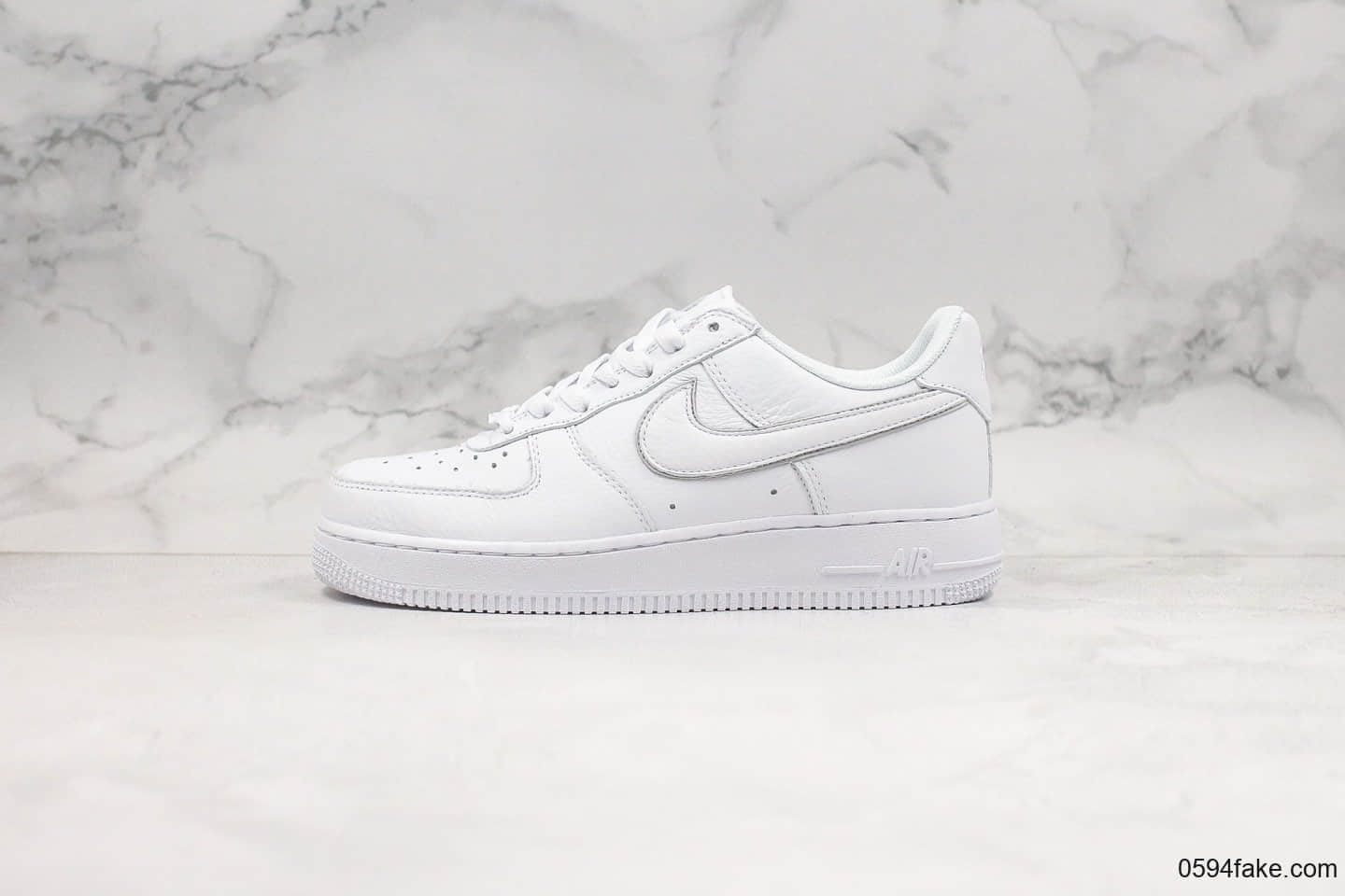 耐克Nike Air Force 1 '07纯原版本低帮空军一号纯白原楦头原纸板正确原装全头层皮革内置气垫 货号：AO2457-100