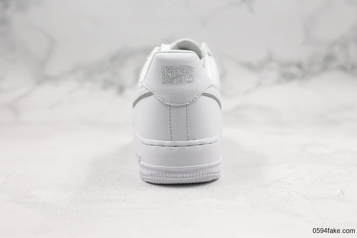 耐克Nike Air Force 1 '07纯原版本低帮空军一号纯白原楦头原纸板正确原装全头层皮革内置气垫 货号：AO2457-100