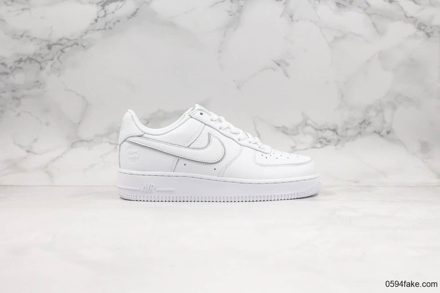 耐克Nike Air Force 1 '07纯原版本低帮空军一号纯白原楦头原纸板正确原装全头层皮革内置气垫 货号：AO2457-100