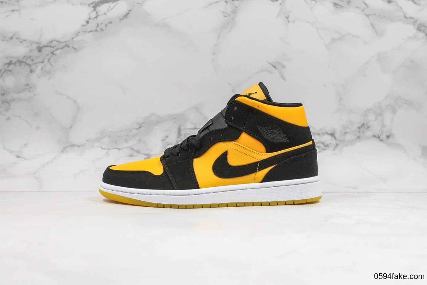 乔丹Air Jordan Mid公司级版本中帮AJ1黑橙丝绸大黄蜂原档案数据开发鞋面采用磨砂材质与丝绸拼接 货号：CD6759-007