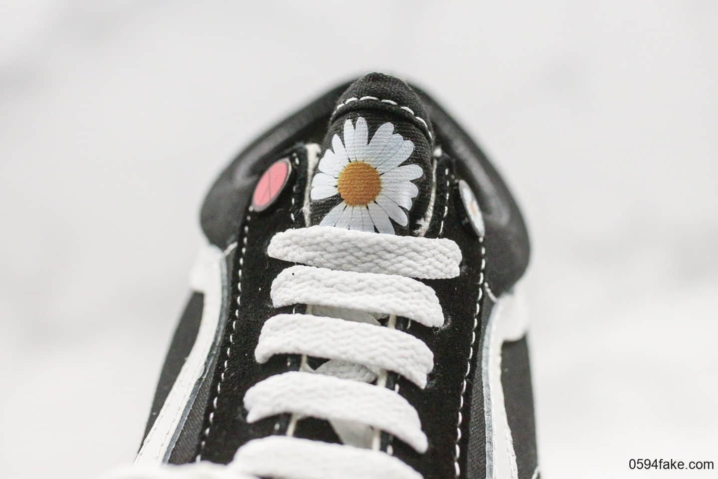 万斯PEACEMINUSONE X VANS OLD SKOOL BLACK W公司级版本小雏菊低帮硫化板鞋原厂硫化大底原盒原标细节完美 货号：VN-0D3HY28