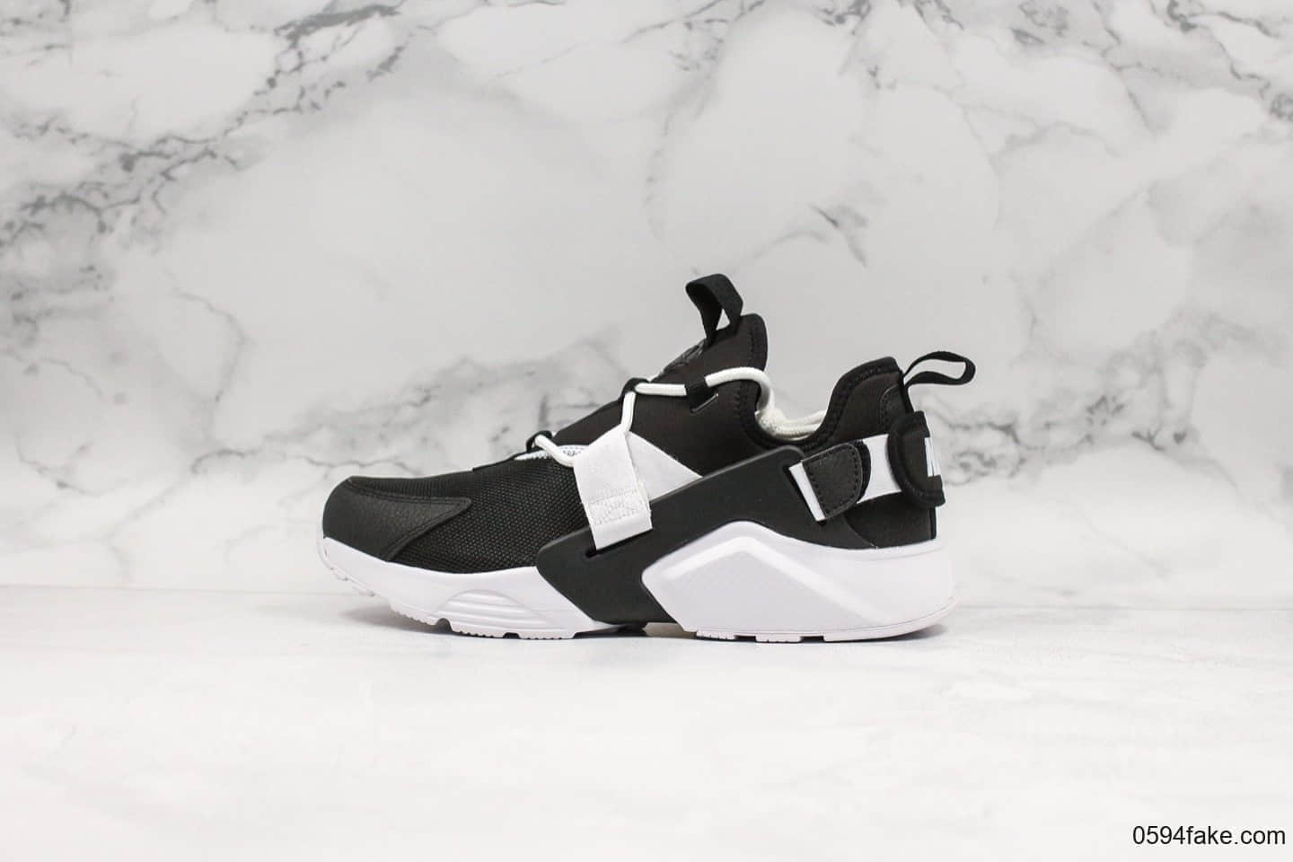 耐克Nike Air Huarache City Low华莱士五代跑鞋休闲运动鞋黑白公司级带半码原模具制内置气垫 货号：AH6804-002