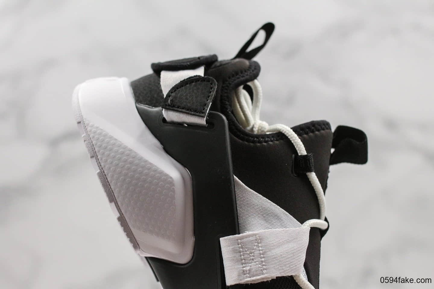 耐克Nike Air Huarache City Low华莱士五代跑鞋休闲运动鞋黑白公司级带半码原模具制内置气垫 货号：AH6804-002