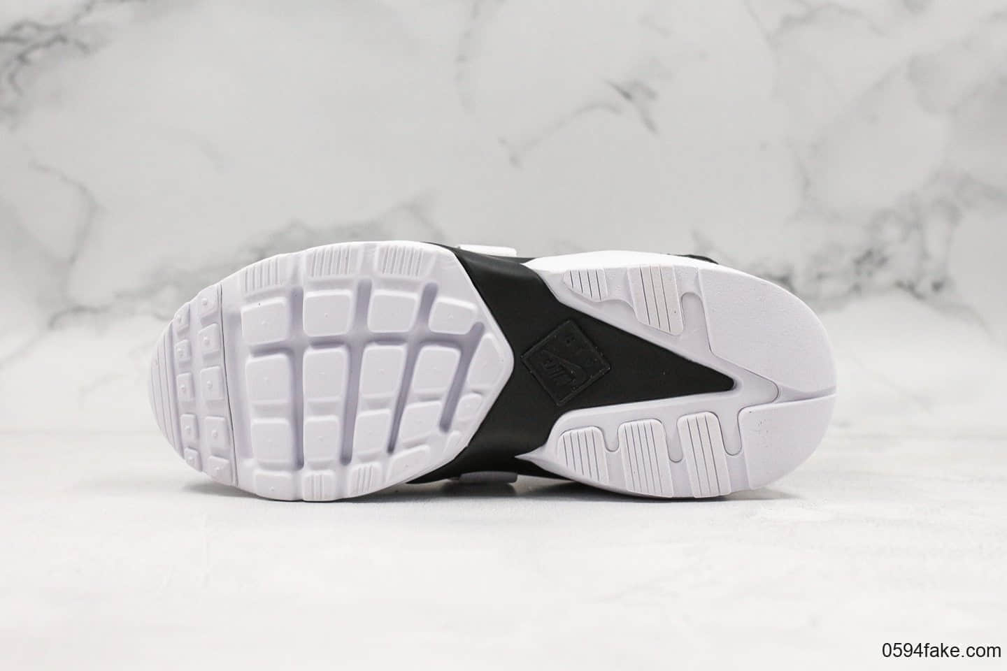 耐克Nike Air Huarache City Low华莱士五代跑鞋休闲运动鞋黑白公司级带半码原模具制内置气垫 货号：AH6804-002