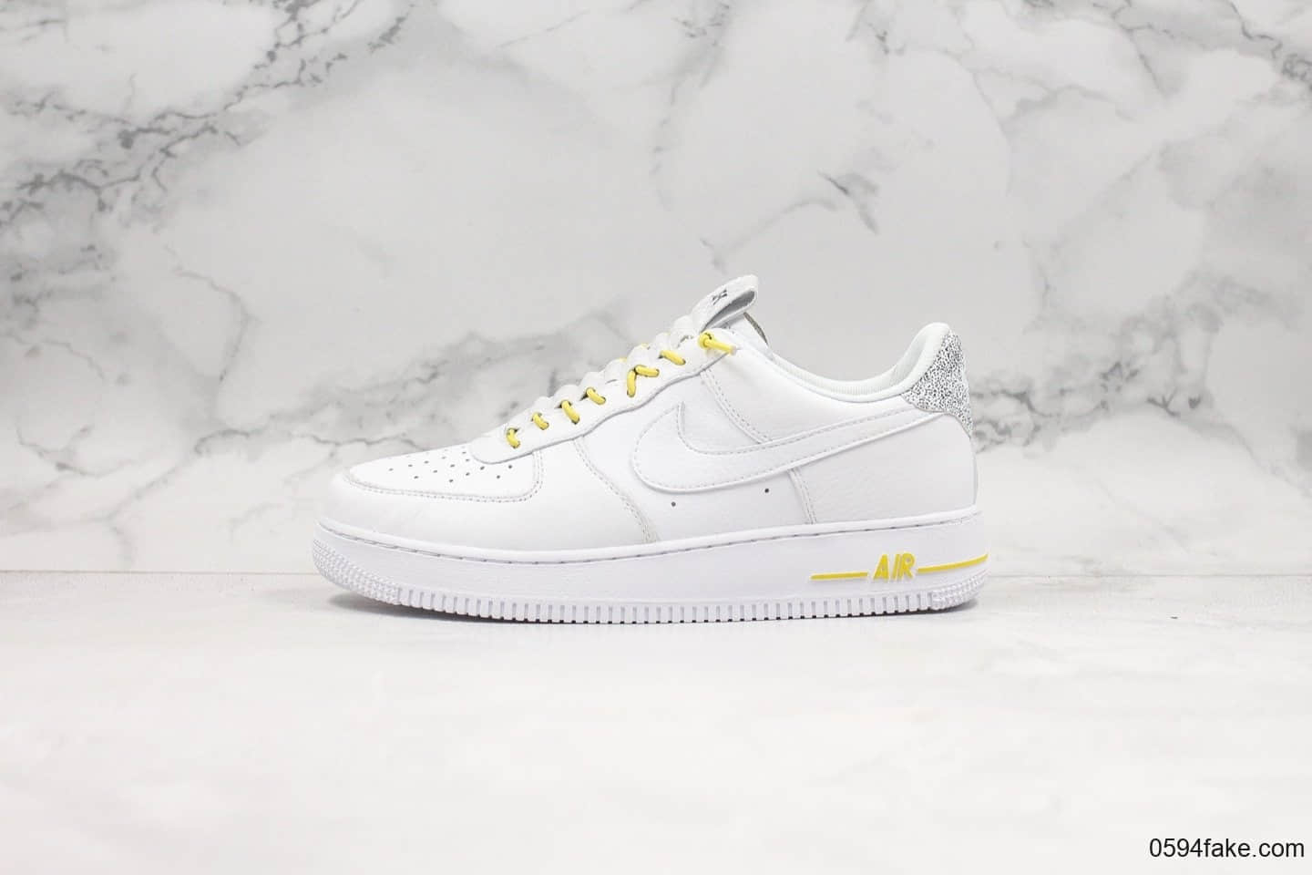 耐克Nike Wmns Air Force 1 07 LX纯原版本低帮空军一号解构白黄色内置气垫原盒原标 货号：898889-104