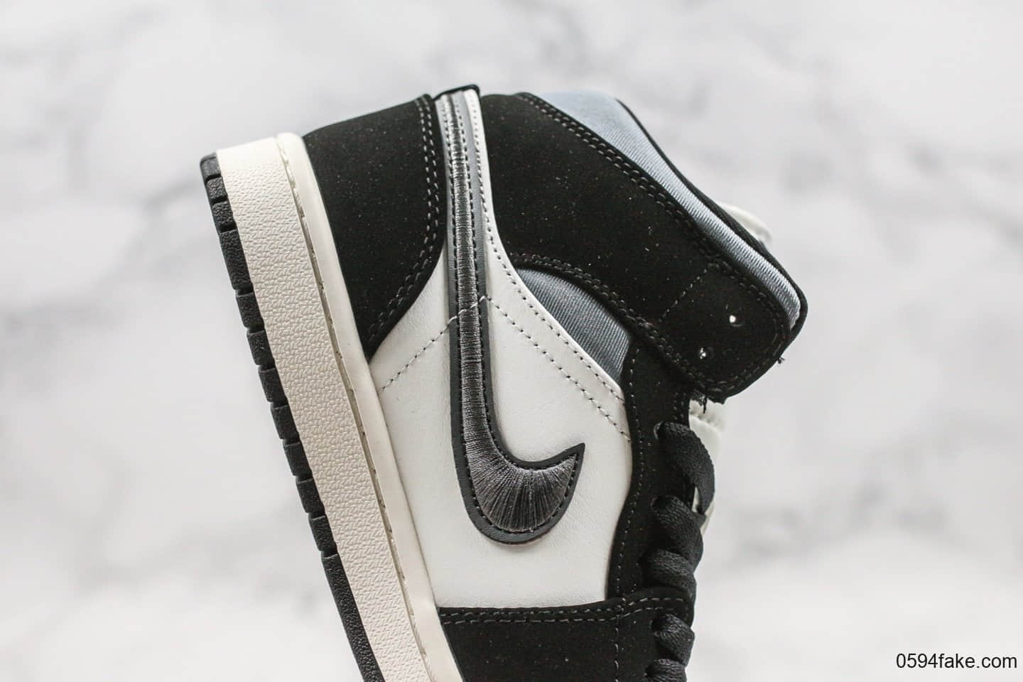 乔丹Air Jordan 1 Mid公司级版本中帮aj1丝绸伯爵原盒原标原鞋开模一比一打造 货号：852542-011