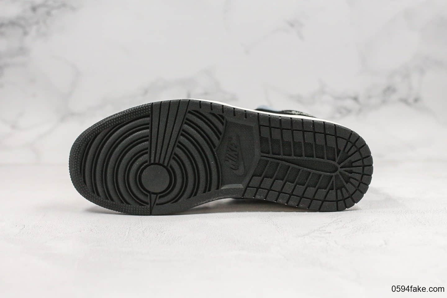 乔丹Air Jordan 1 Mid公司级版本中帮aj1丝绸伯爵原盒原标原鞋开模一比一打造 货号：852542-011