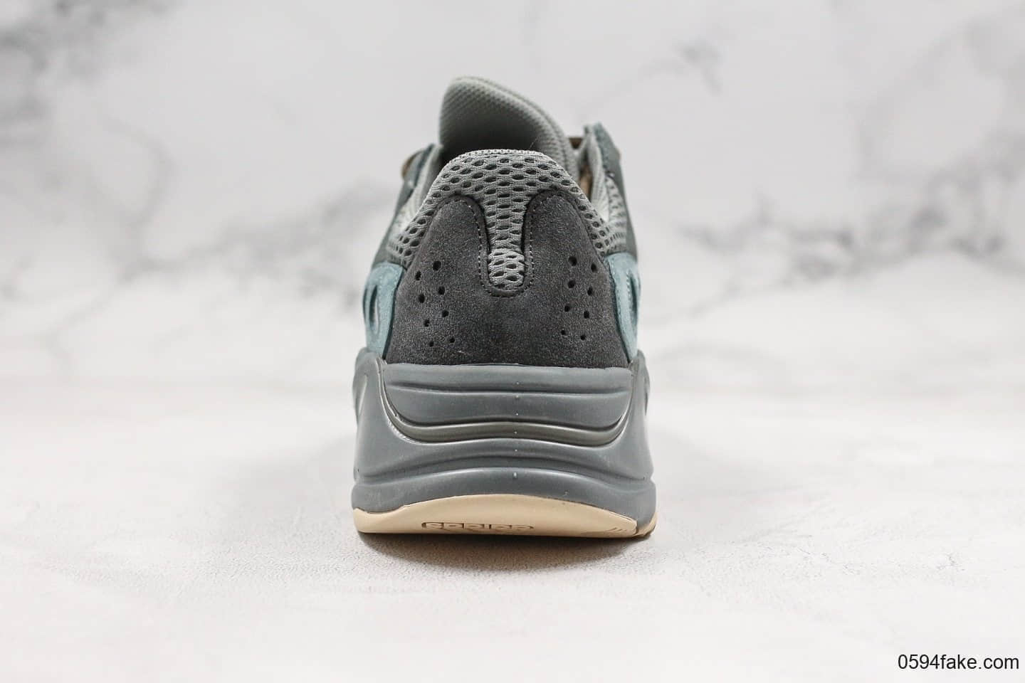 阿迪达斯Adidas Yeezy Boost 700 Teal Blue纯原版本椰子700水泥灰蓝色老爹鞋原厂Boost爆米花缓震大底 货号：FW2499