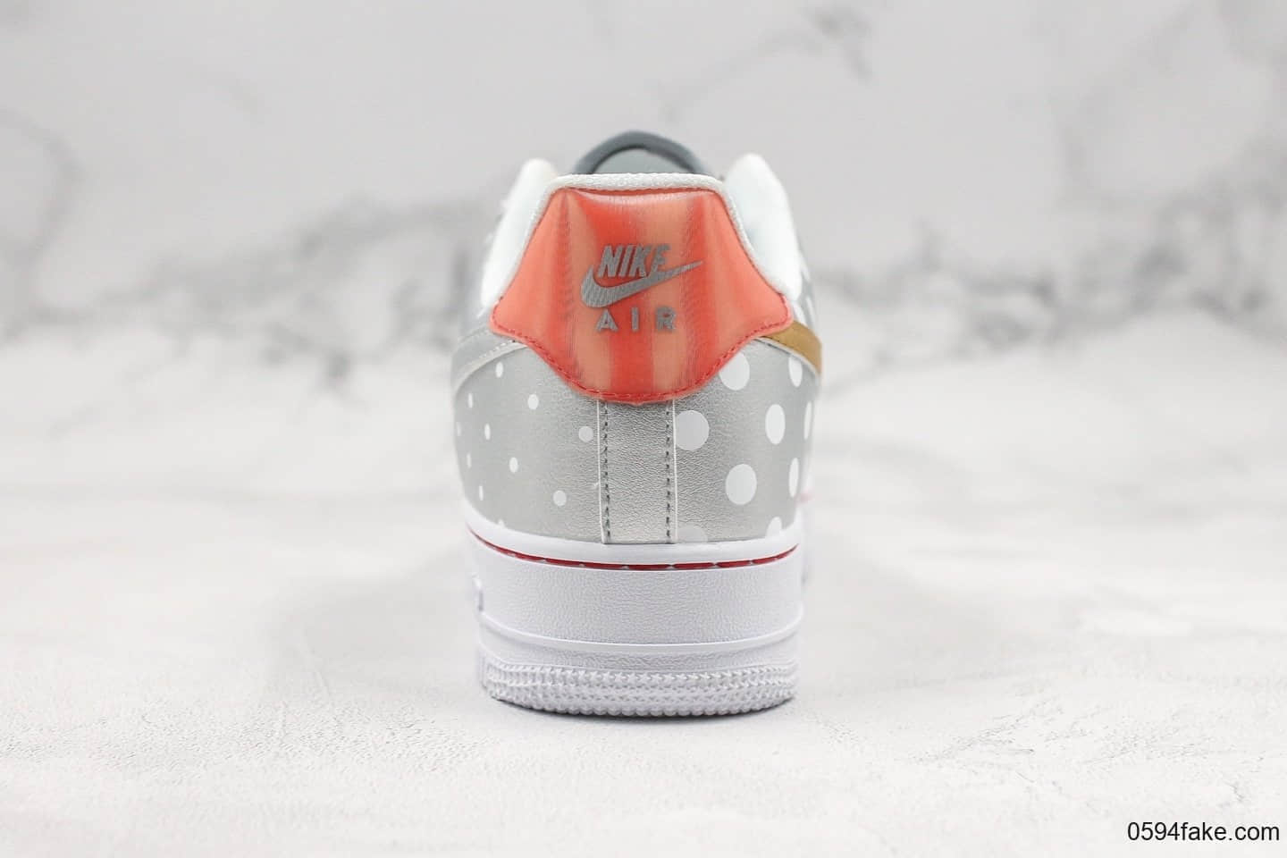 耐克NIKE AIR FORCE 1'07纯原版本低帮空军一号波普艺术白金银色星星内置气垫内置RFID芯片原盒配件 货号：CT3437-100