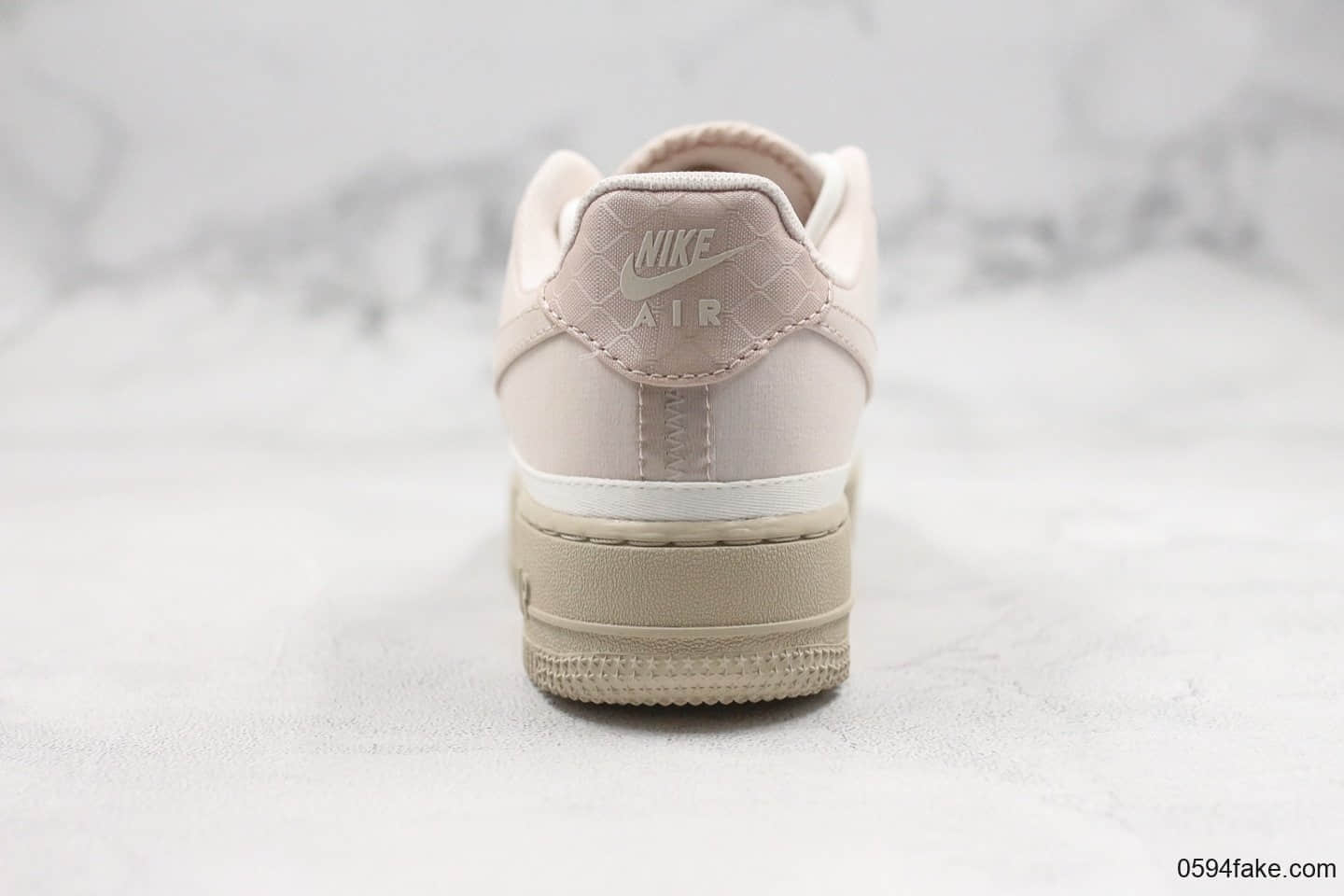 耐克Nike Air Force 1 '07 SE纯原版本低帮空军一号粉色正确褶皱防水面料内置气垫原盒原标 货号：AA0287-604