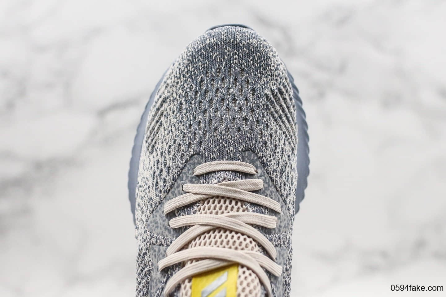 阿迪达斯adidas AlphaBOUNCE M纯原版本阿尔法慢跑鞋灰黄配色鞋面采用防水面料原盒原标 货号：AQ0576