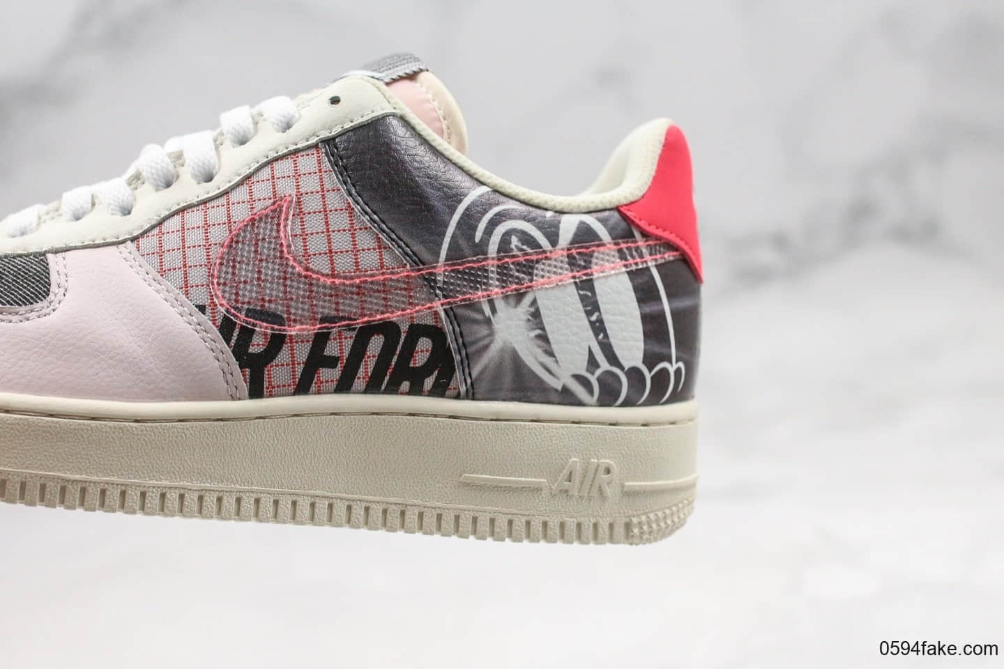 耐克Nike Air Force 1 '07Light Soft纯原版本低帮空军一号浅灰漫画黑桃红内置全掌Sole气垫全头层牛皮打造 货号：CI0066-600