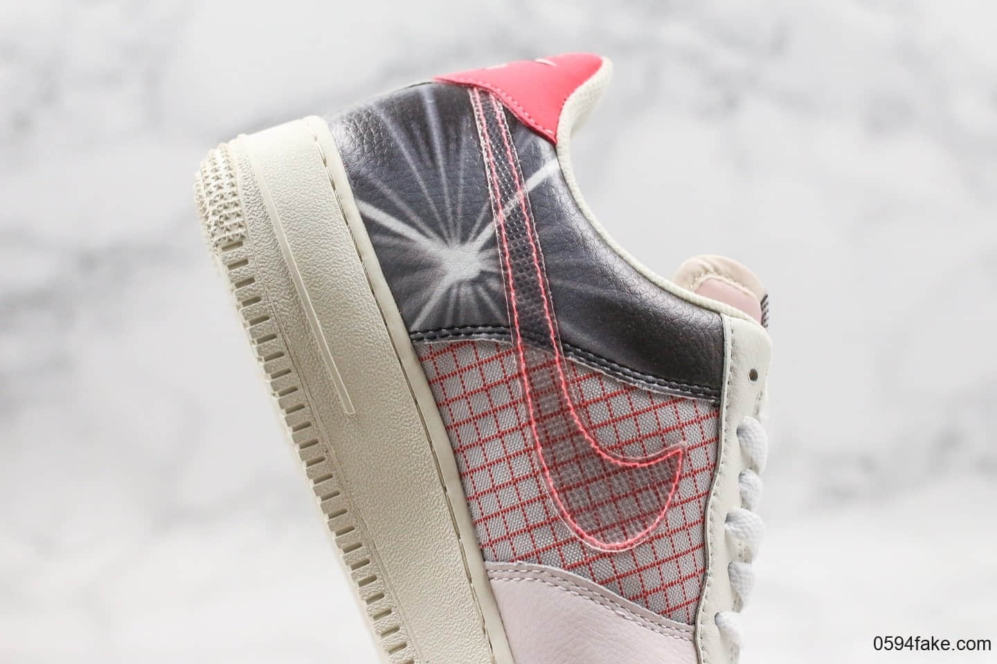 耐克Nike Air Force 1 '07Light Soft纯原版本低帮空军一号浅灰漫画黑桃红内置全掌Sole气垫全头层牛皮打造 货号：CI0066-600