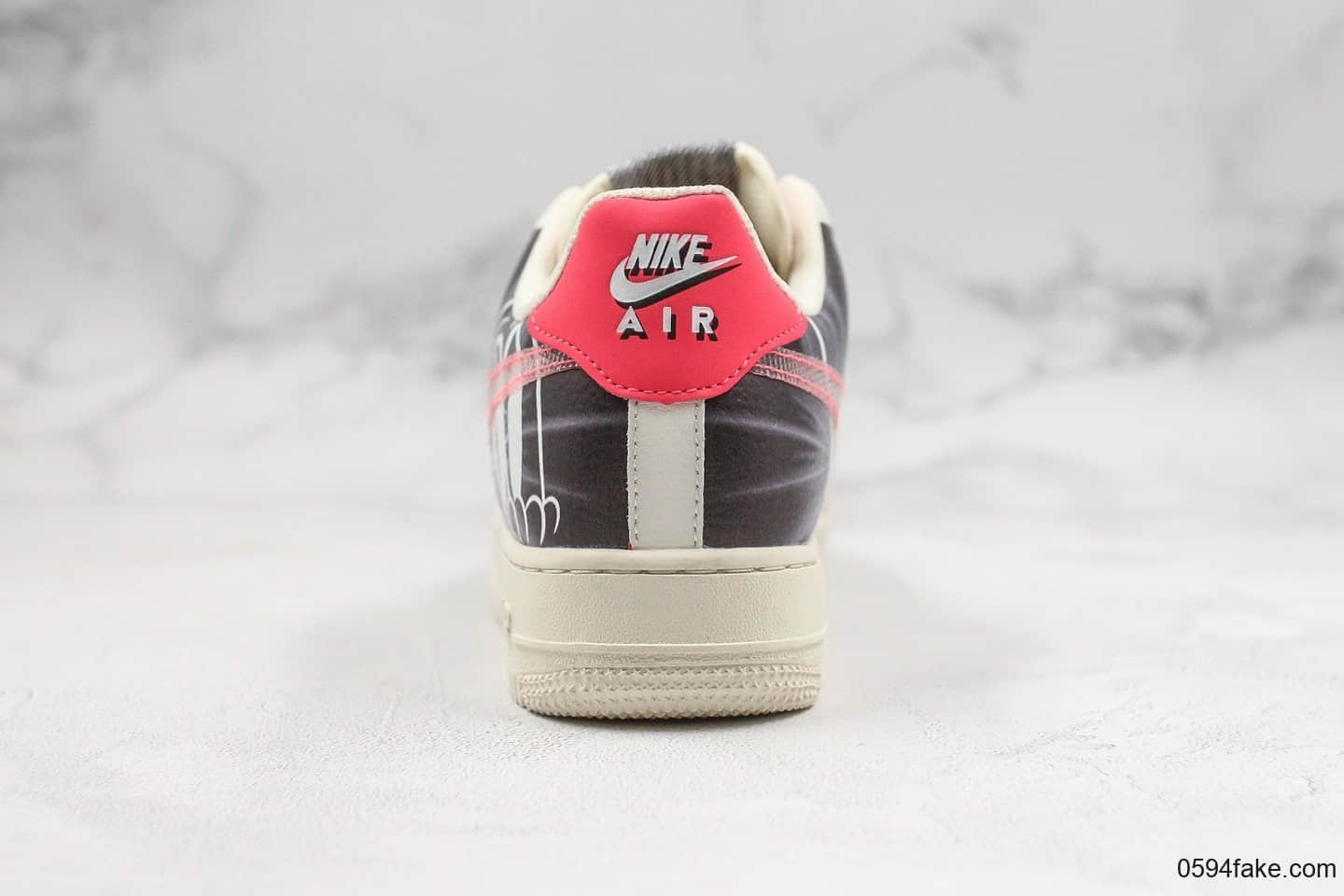 耐克Nike Air Force 1 '07Light Soft纯原版本低帮空军一号浅灰漫画黑桃红内置全掌Sole气垫全头层牛皮打造 货号：CI0066-600