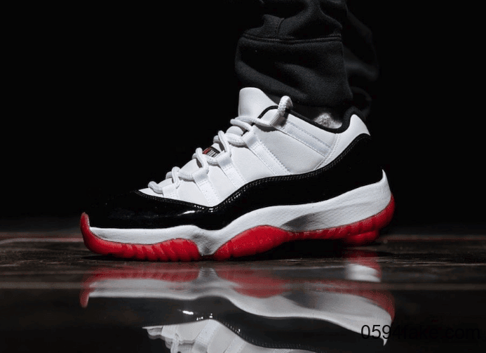 上脚图帅炸了！这双Air Jordan 11 Low也太好看了吧！ 货号：AV2187-160