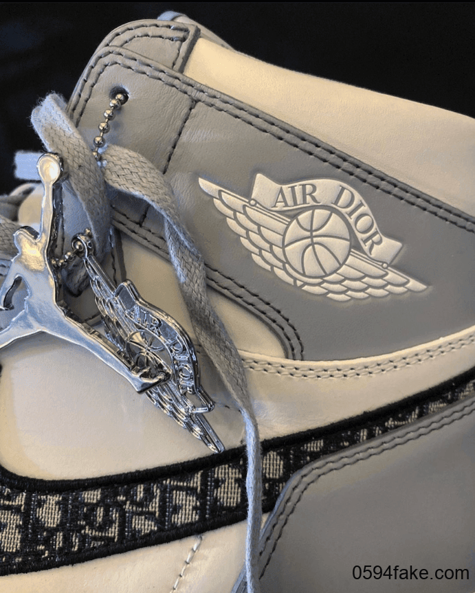 超限量重磅联名来袭！Dior x Air Jordan 1实物图首度曝光！